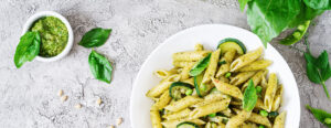 Macarrão ao molho pesto  delicioso e super fácil de preparar